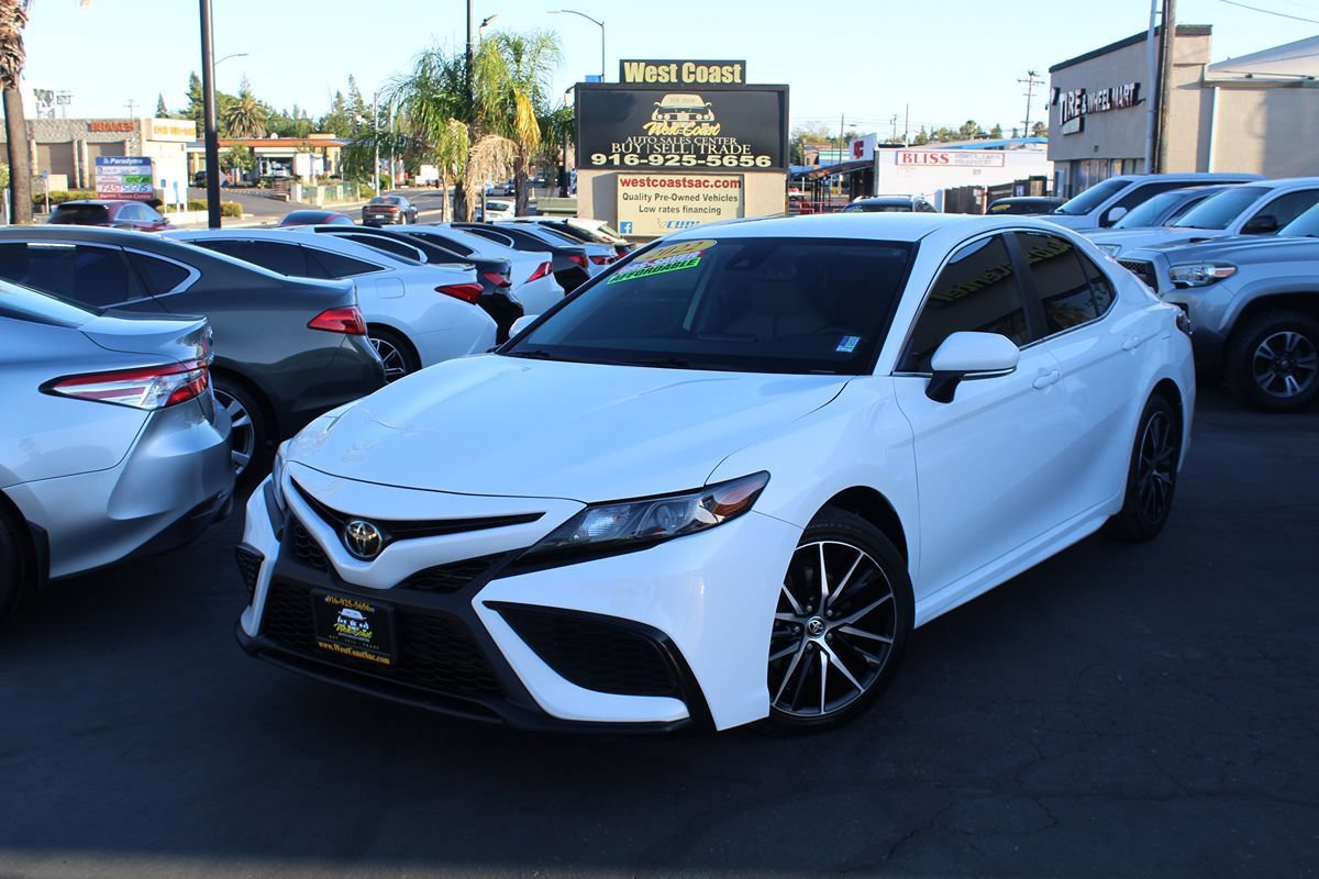 Used 2022 Toyota Camry SE w/ Convenience Package FWD image 36