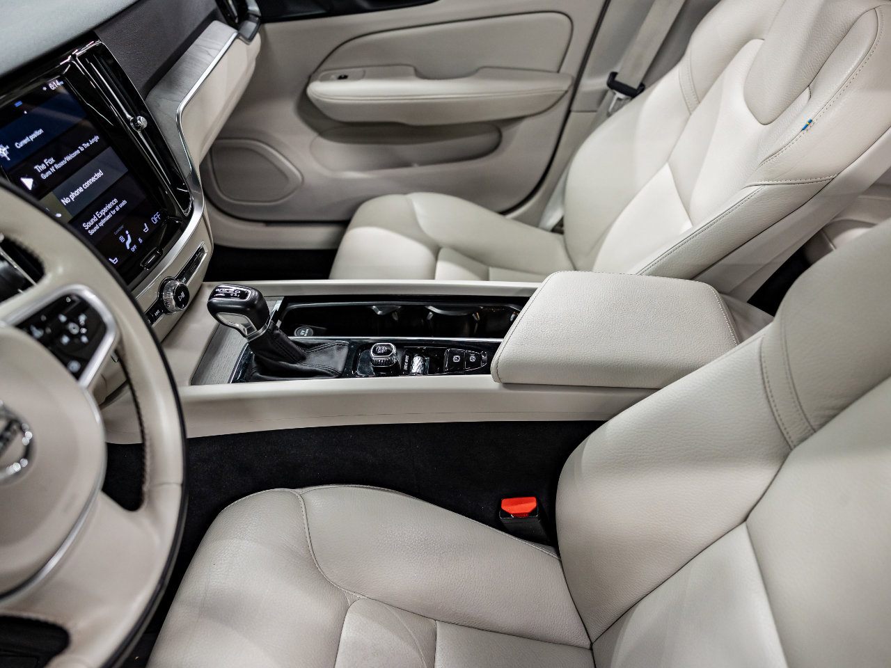 Used 2021 Volvo V60 T5 Cross Country image 34