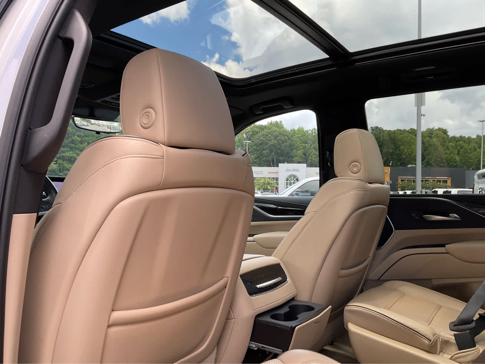 Used 2023 Cadillac Escalade Premium Luxury w/ Performance Package AWD/4WD image 23