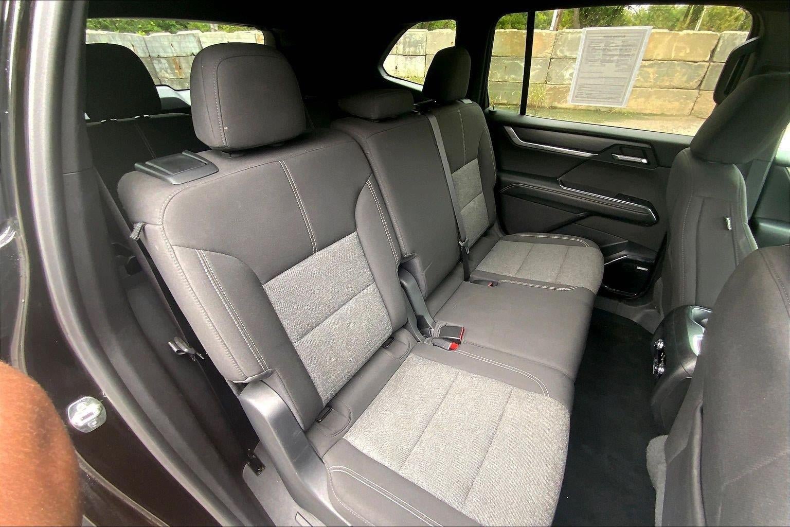 Used 2025 GMC Acadia Elevation FWD image 24