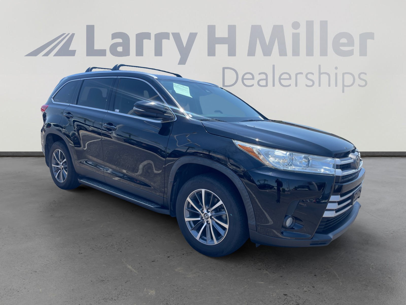 Used 2019 Toyota Highlander XLE FWD image 7