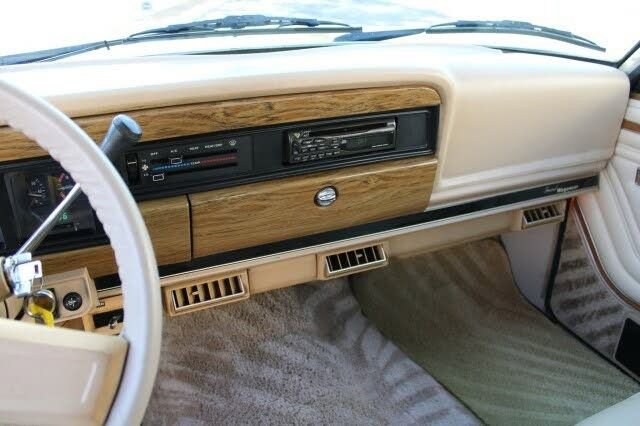 Used 1990 Jeep Grand Wagoneer image 57