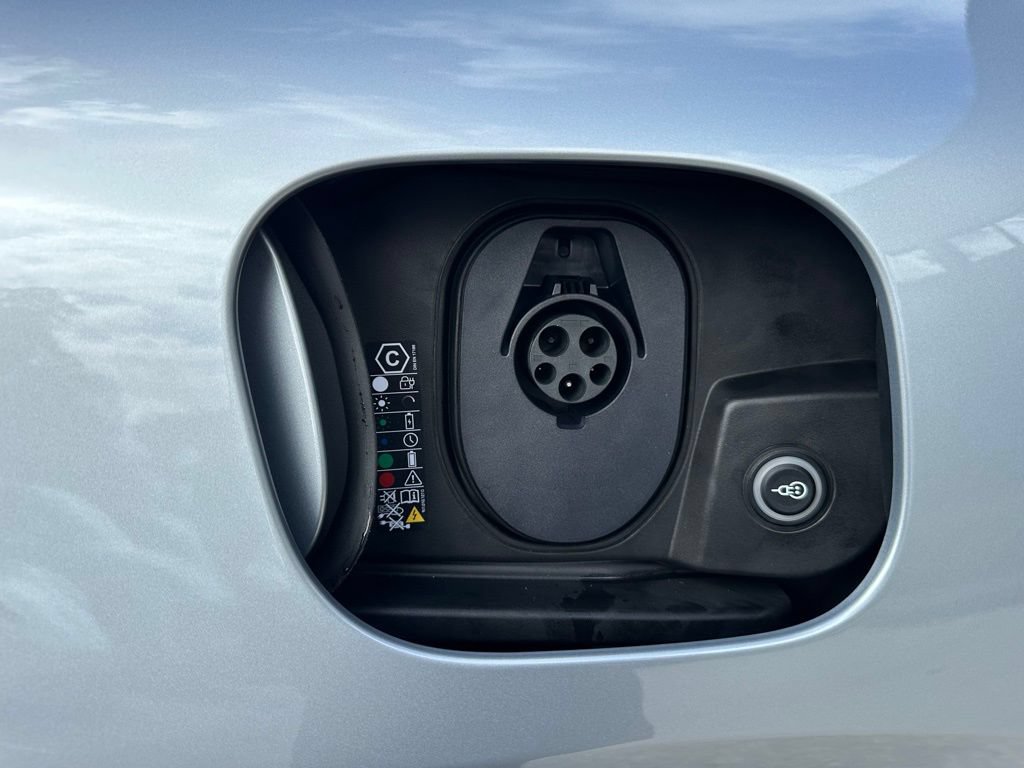 Used 2026 Porsche Macan Electric RWD image 43