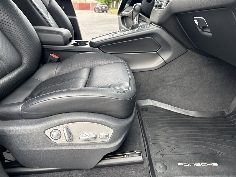 Used 2016 Porsche Macan S AWD/4WD image 37