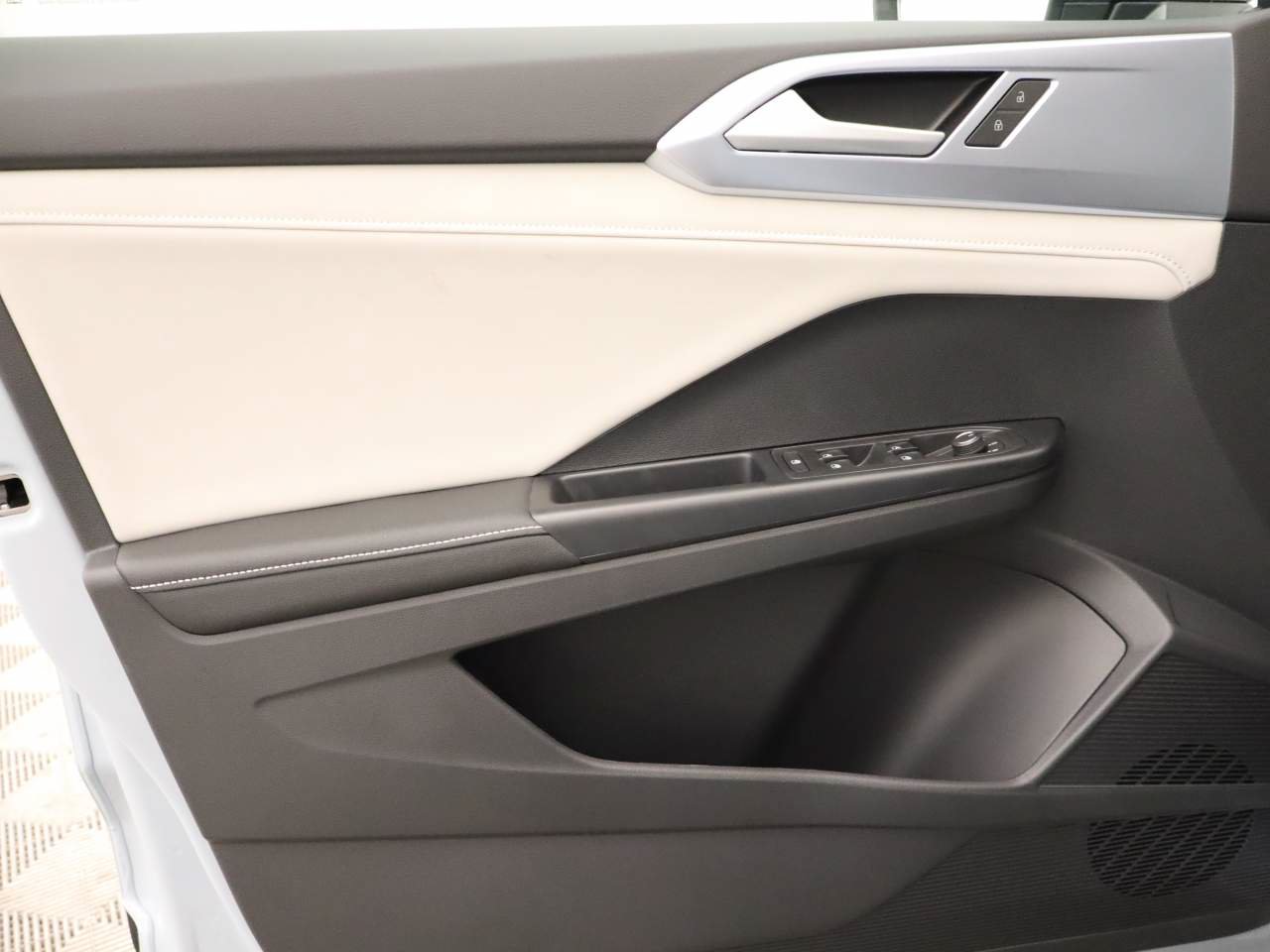 New 2026 Volkswagen Taos SE FWD image 16