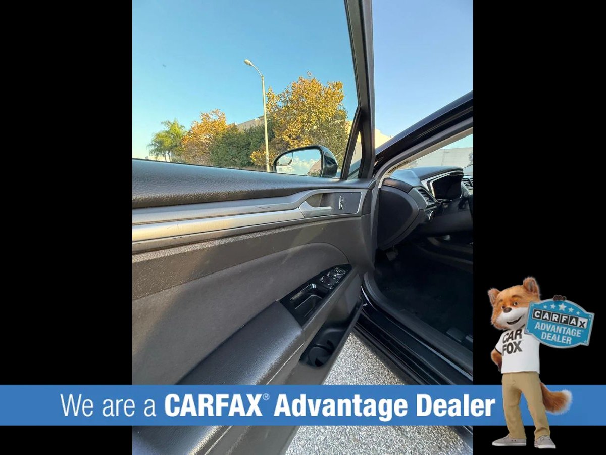 Used 2016 Ford Fusion SE FWD image 30