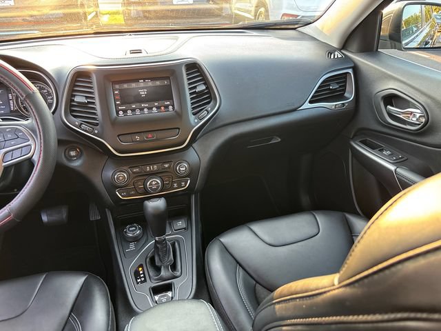Used 2020 Jeep Cherokee Latitude Plus w/ Comfort/Convenience Group AWD/4WD image 12
