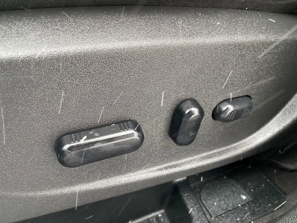 Used 2019 Ford Escape SEL image 11