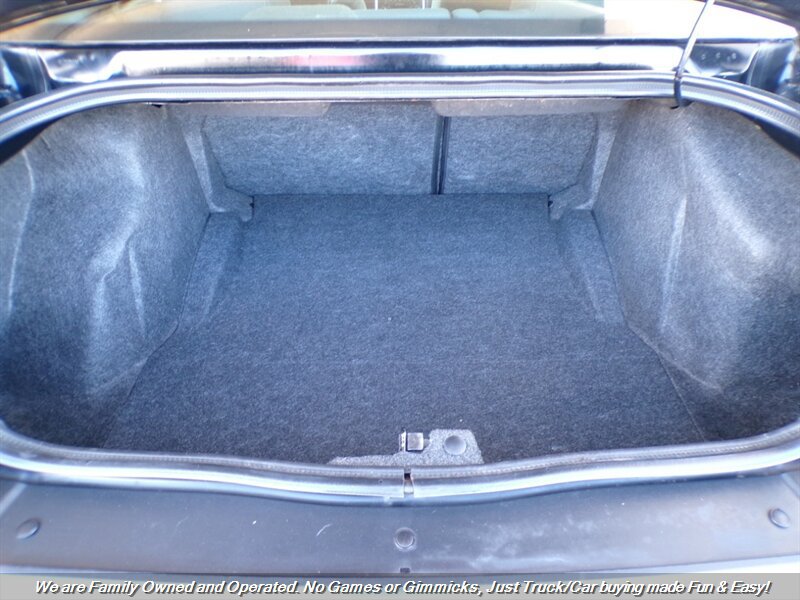 Used 2013 Dodge Challenger SXT RWD image 9