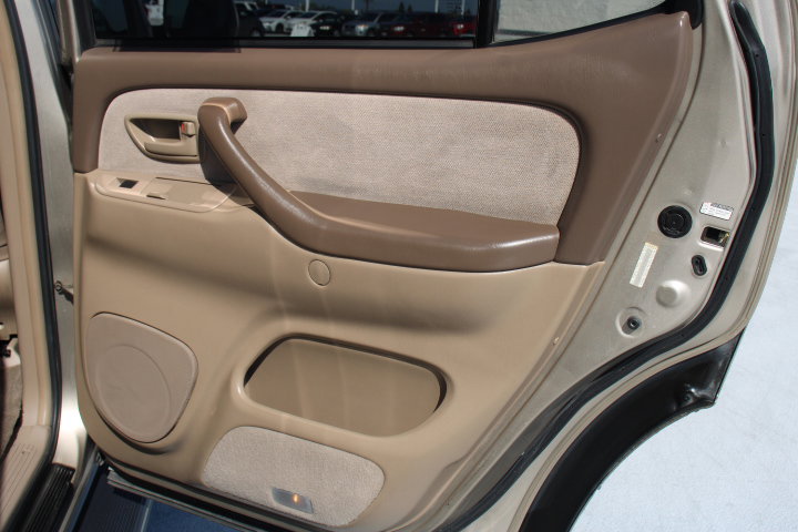 Used 2004 Toyota Sequoia SR5 AWD/4WD image 18