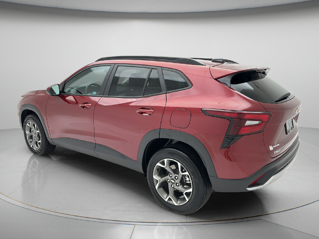 Used 2025 Chevrolet Trax LT w/ LT Convenience Package FWD image 4