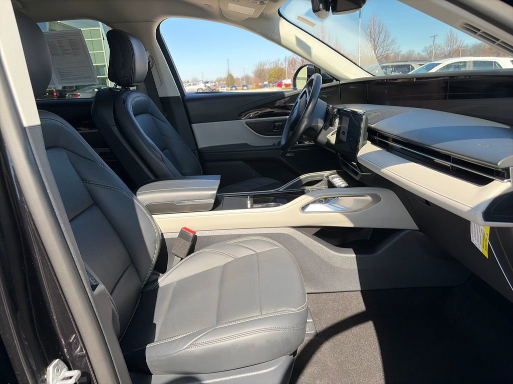 Used 2025 Lincoln Nautilus Premier w/ Equipment Group 102A image 13