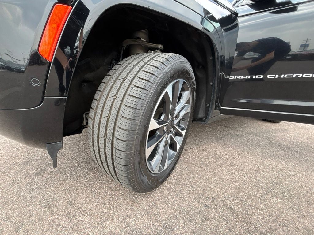 Used 2024 Jeep Grand Cherokee Overland AWD/4WD image 10