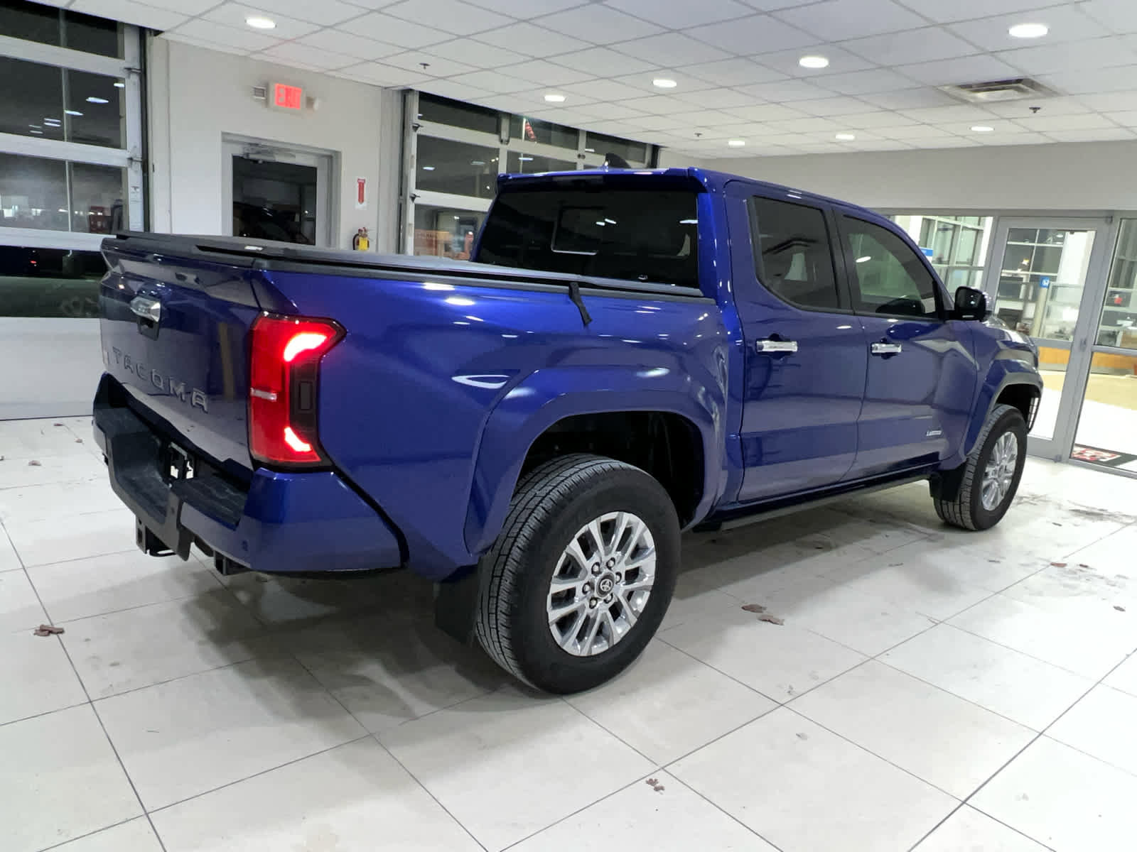 Used 2024 Toyota Tacoma Limited w/ Limited Package (LT) image 11