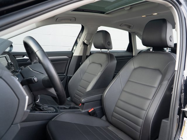 Certified 2024 Volkswagen Jetta SE w/ Panoramic Sunroof Package image 5