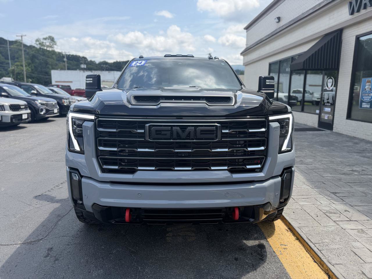 Used 2024 GMC Sierra 2500 AT4 w/ AT4 Premium Plus Package AWD/4WD image 7