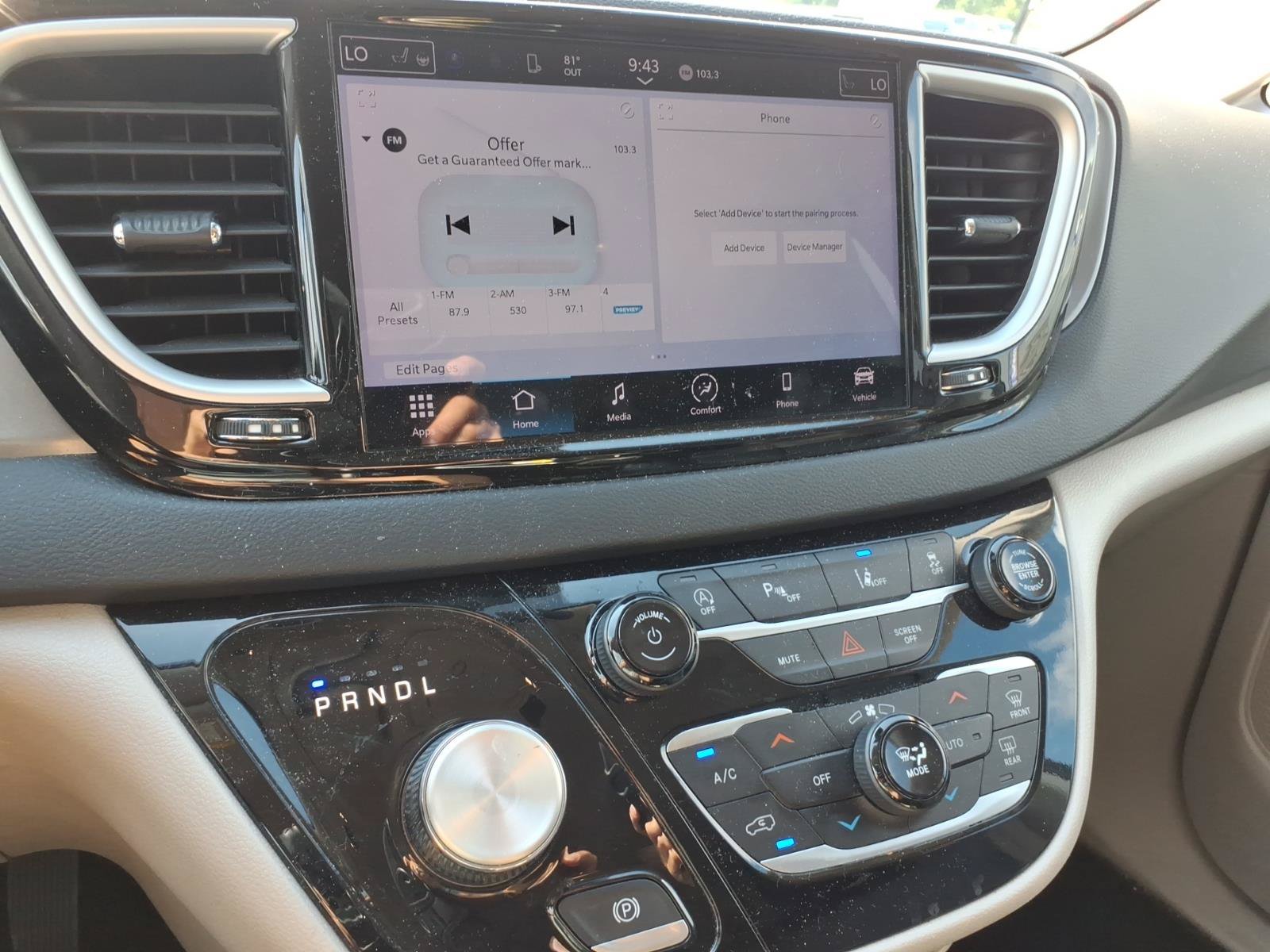 Used 2024 Chrysler Pacifica Touring-L FWD image 17
