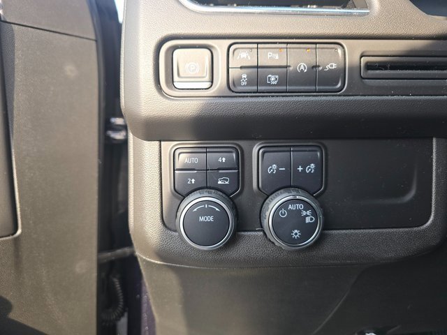 Used 2022 Chevrolet Suburban RST w/ Luxury Package image 17