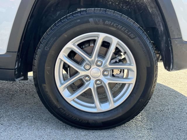 Used 2025 Jeep Grand Cherokee Laredo X w/ Luxury Tech Group I RWD image 11