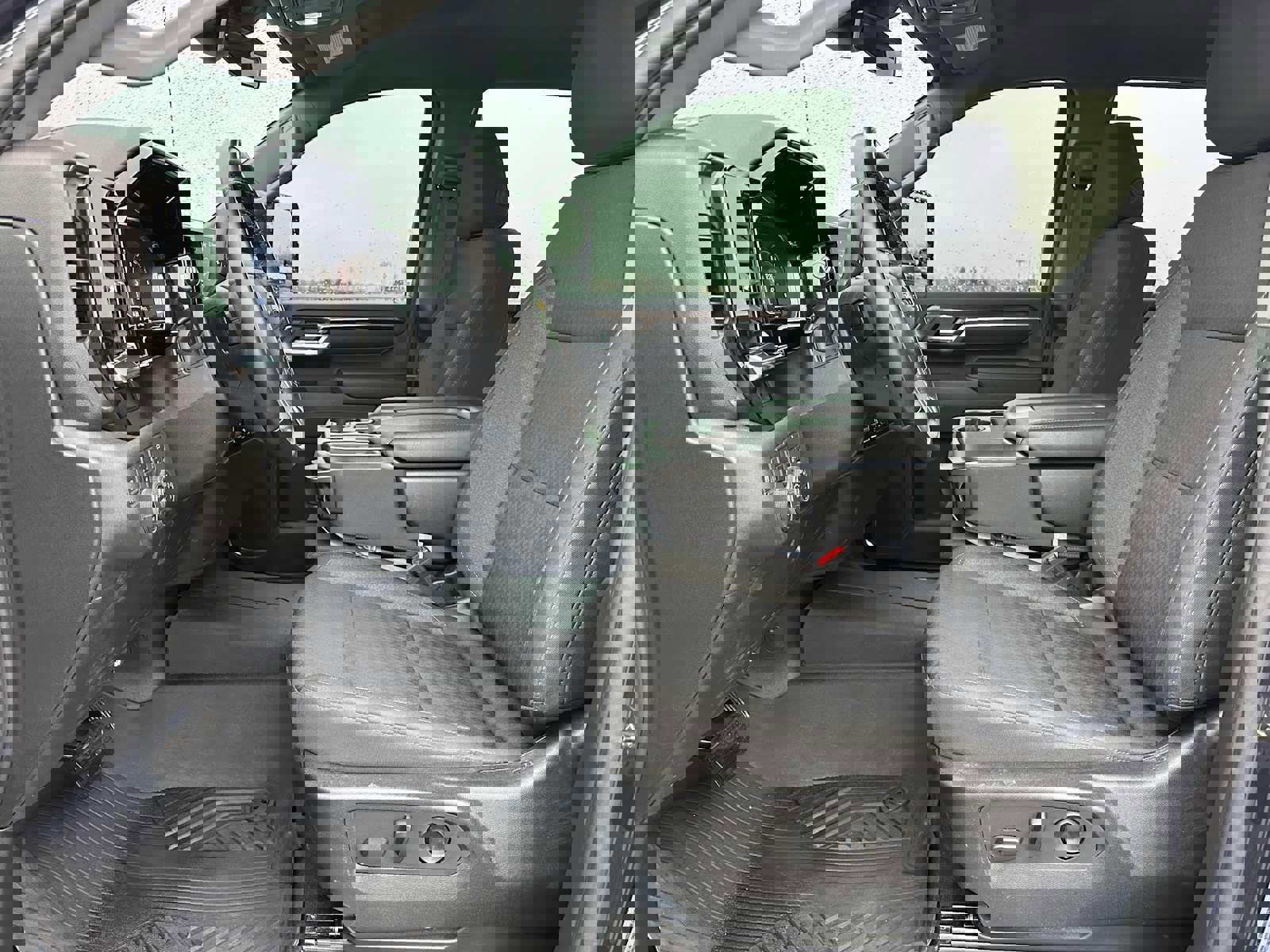 Used 2024 Chevrolet Silverado 2500 LT image 20