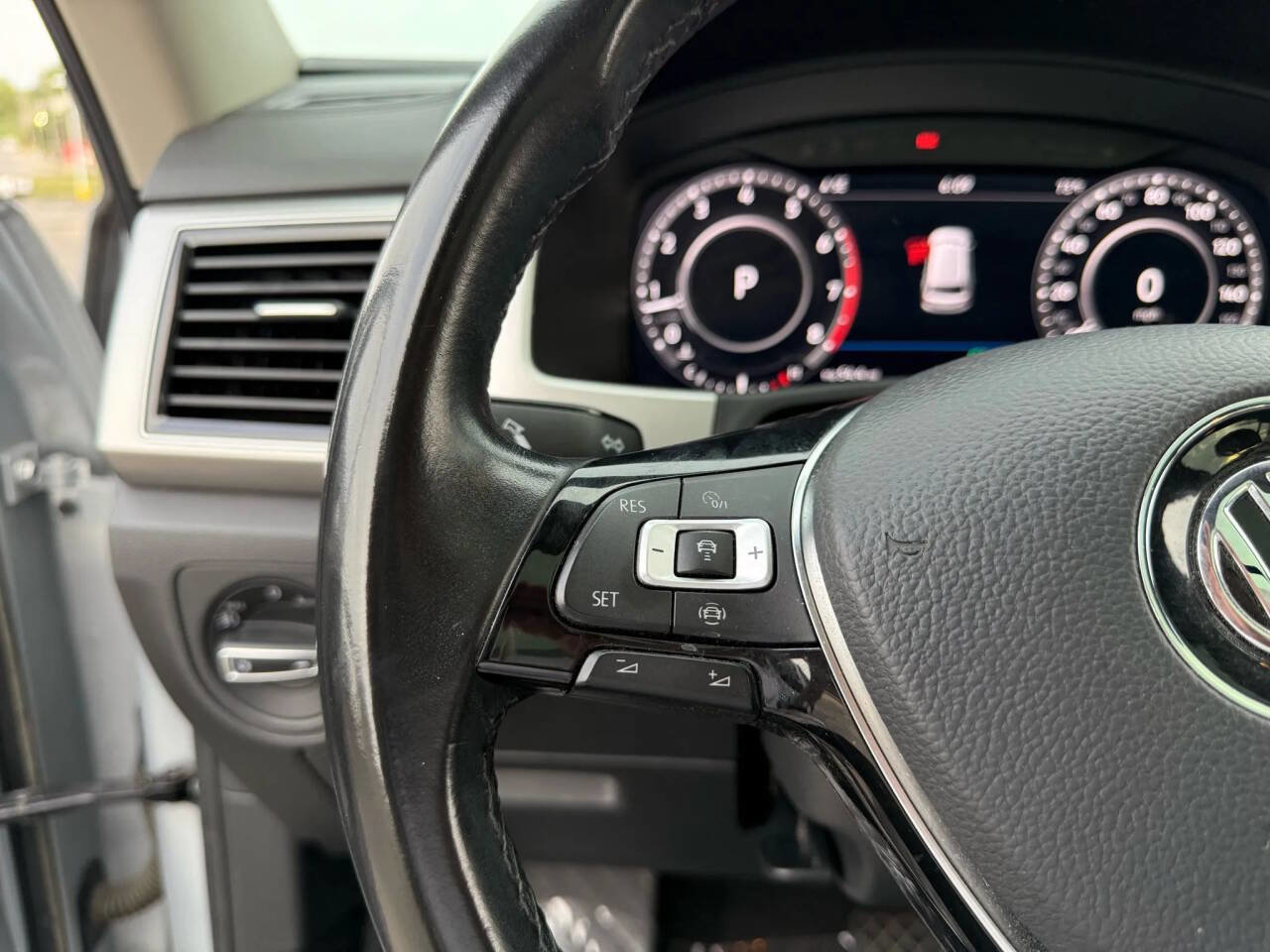 Used 2019 Volkswagen Atlas SEL image 29