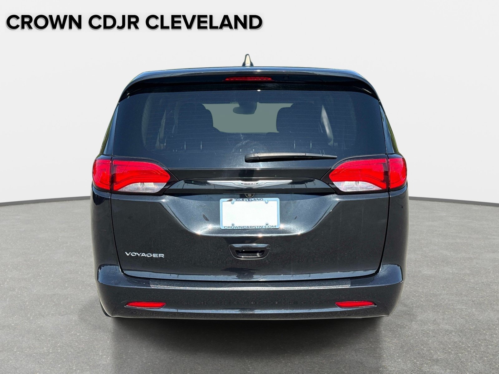 Used 2023 Chrysler Voyager LX FWD image 6