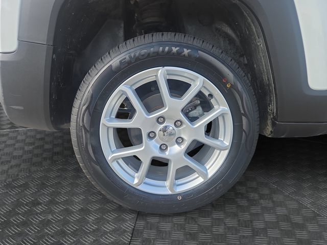 Used 2023 Jeep Renegade Latitude AWD/4WD image 35