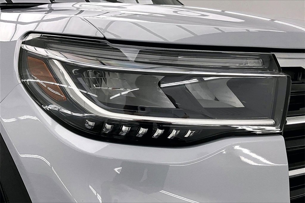 Used 2025 Ford Explorer Active image 29