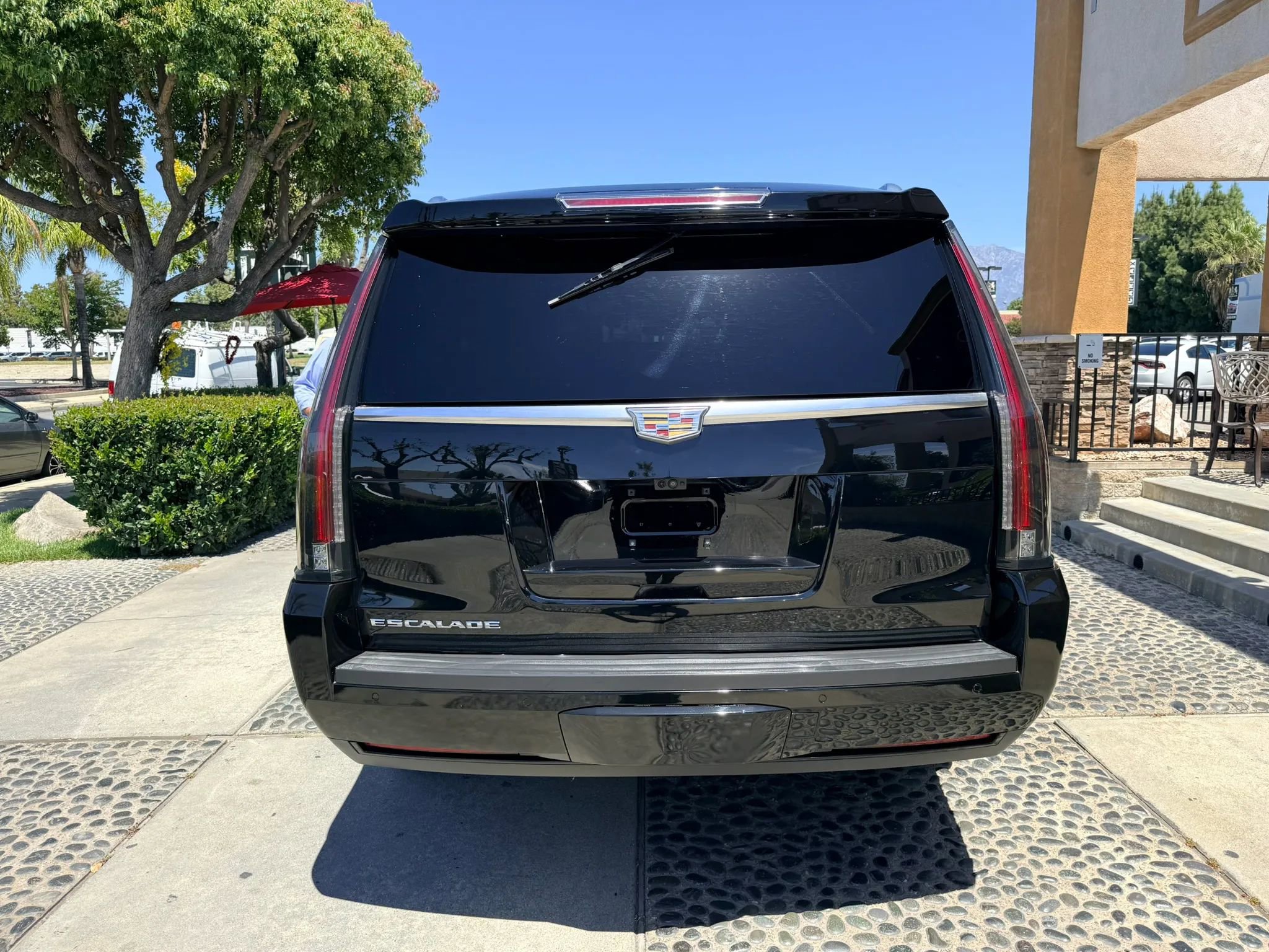 Used 2018 Cadillac Escalade ESV Luxury RWD image 6