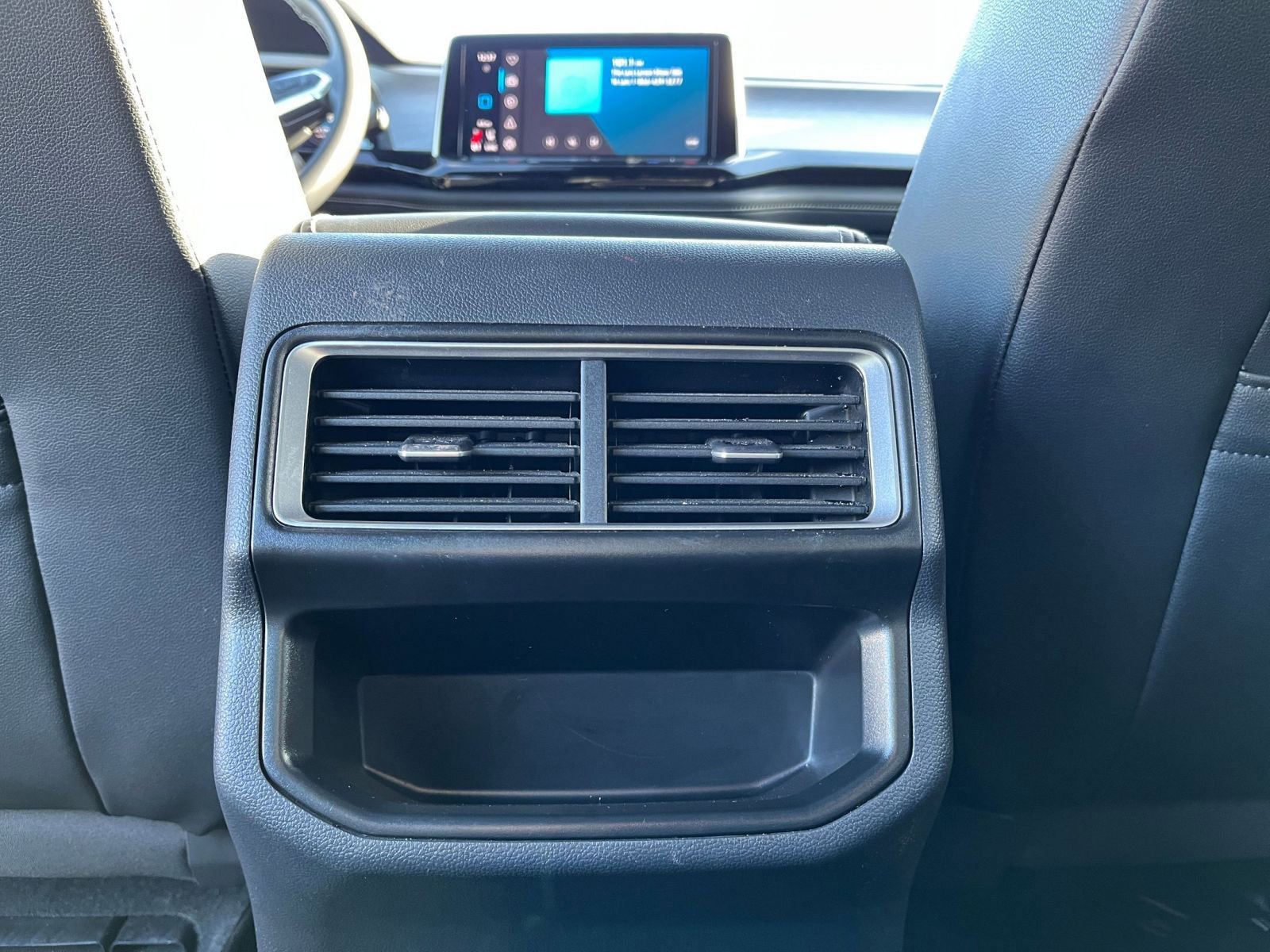 Used 2024 Volkswagen Atlas Cross Sport SE image 27