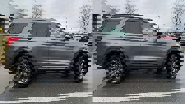 Used 2023 Ford Explorer XLT w/ Equipment Group 202A image 9