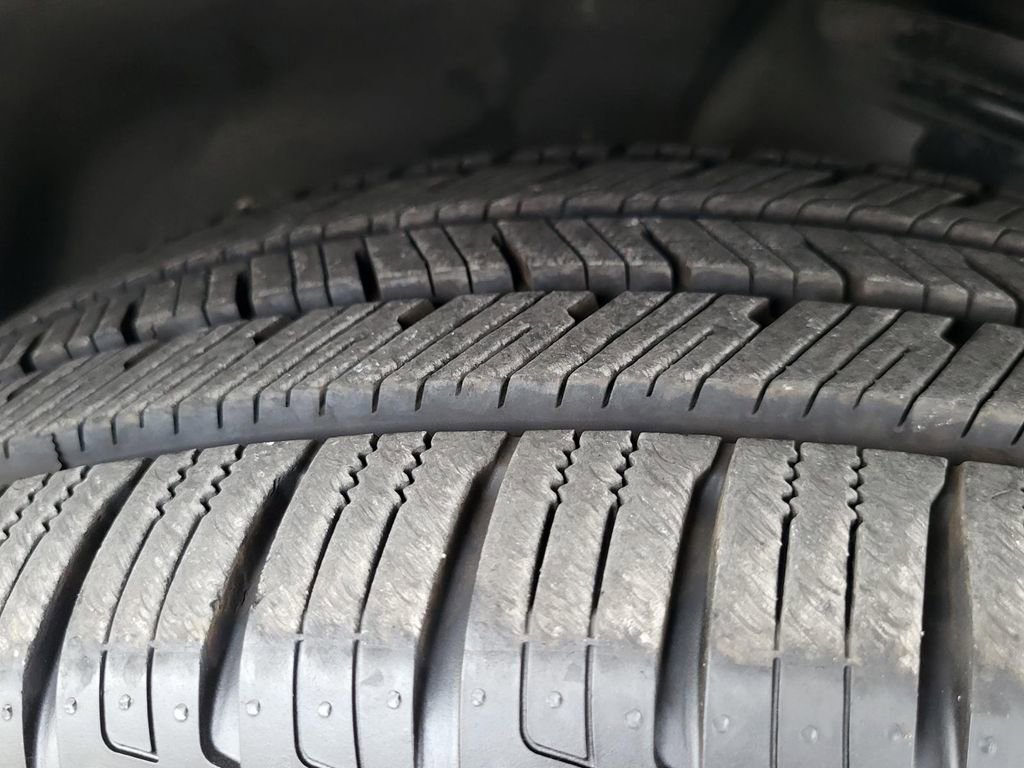 Used 2023 Buick Enclave Essence w/ Sport Touring Edition image 32