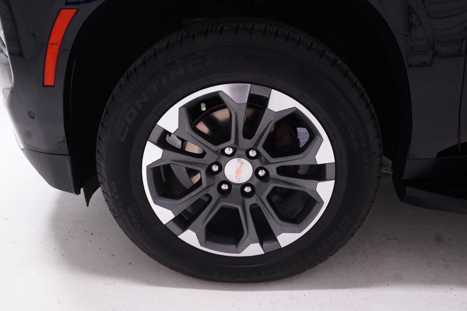 Used 2025 Chevrolet Tahoe LT w/ Comfort Package AWD/4WD image 12