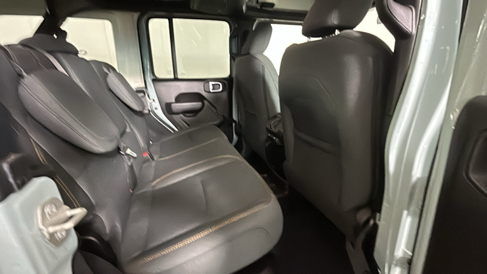 Used 2024 Jeep Wrangler Unlimited AWD/4WD image 35