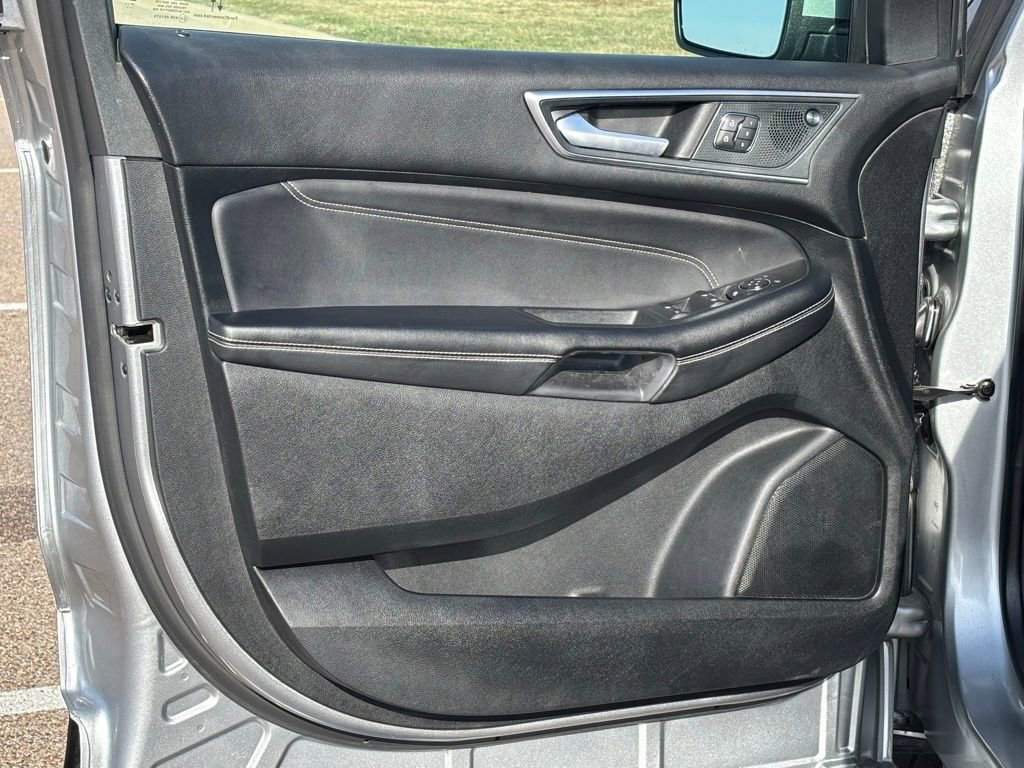 Used 2024 Ford Edge Titanium image 28