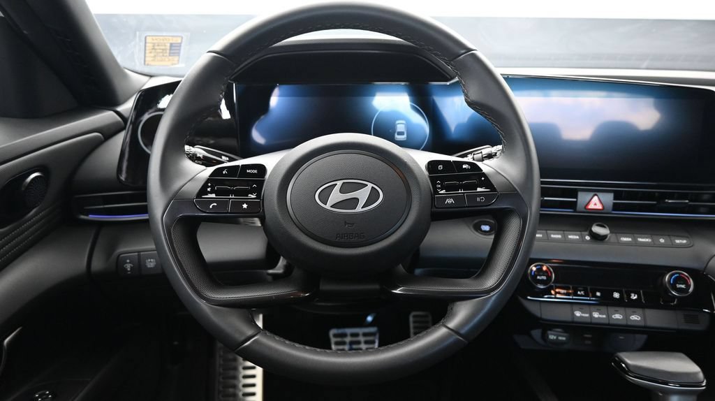 Used 2025 Hyundai Elantra SEL FWD image 26