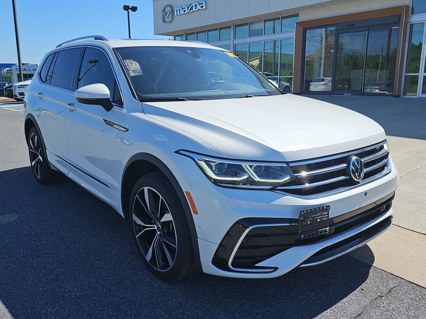 Used 2022 Volkswagen Tiguan SEL R-Line AWD/4WD image 1