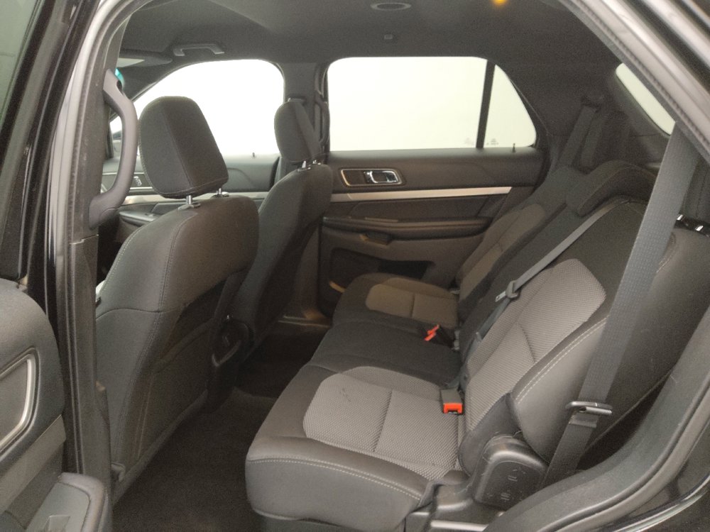 Used 2018 Ford Explorer XLT w/ Equipment Group 201A AWD/4WD image 18