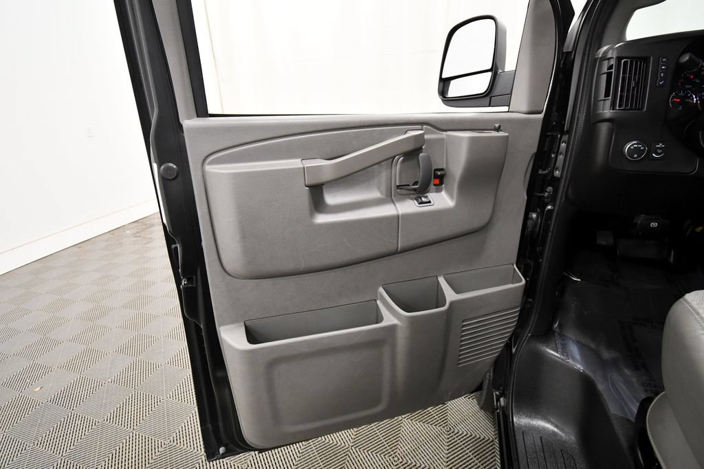 Used 2025 Chevrolet Express 3500 LS RWD image 11