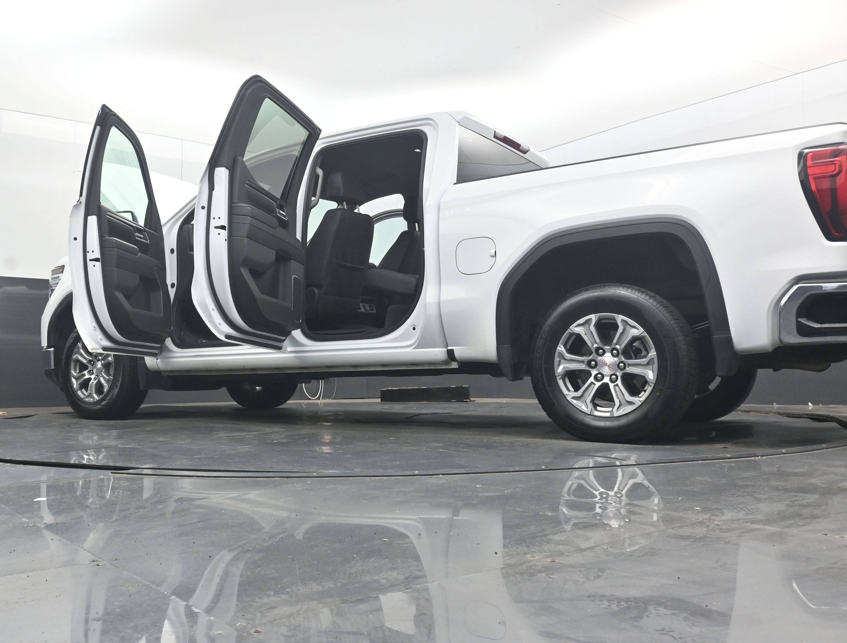 Used 2025 GMC Sierra 1500 SLT RWD image 42