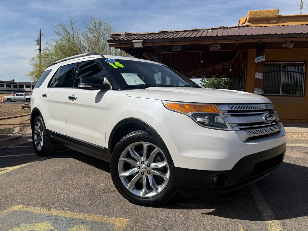 Used 2014 Ford Explorer XLT w/ Equipment Group 202A FWD image 2