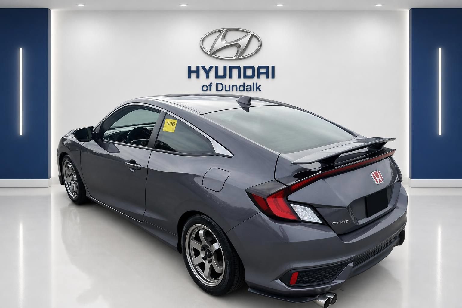 Used 2018 Honda Civic EX-T image 2