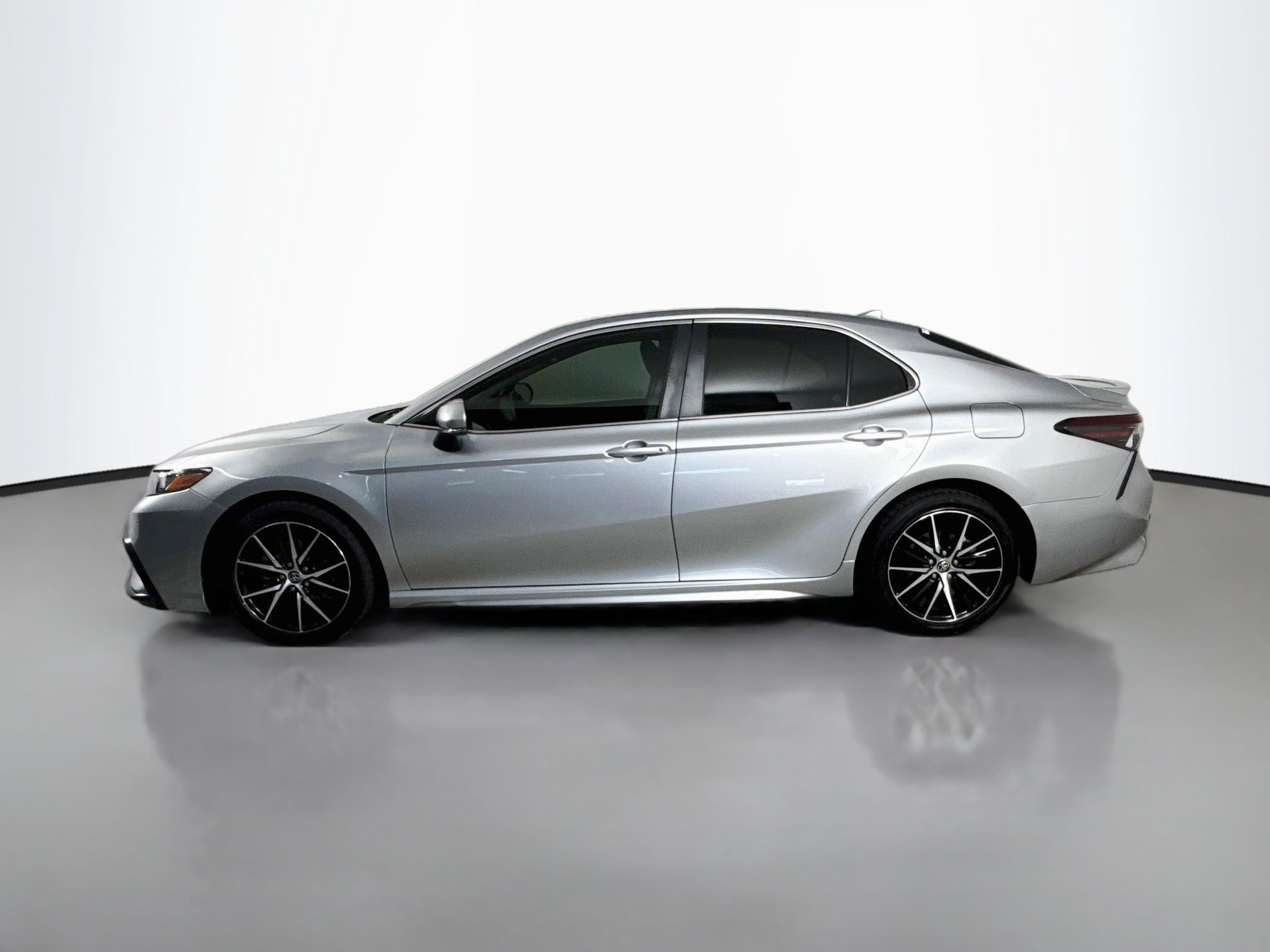 Used 2023 Toyota Camry SE w/ Convenience Package FWD image 6