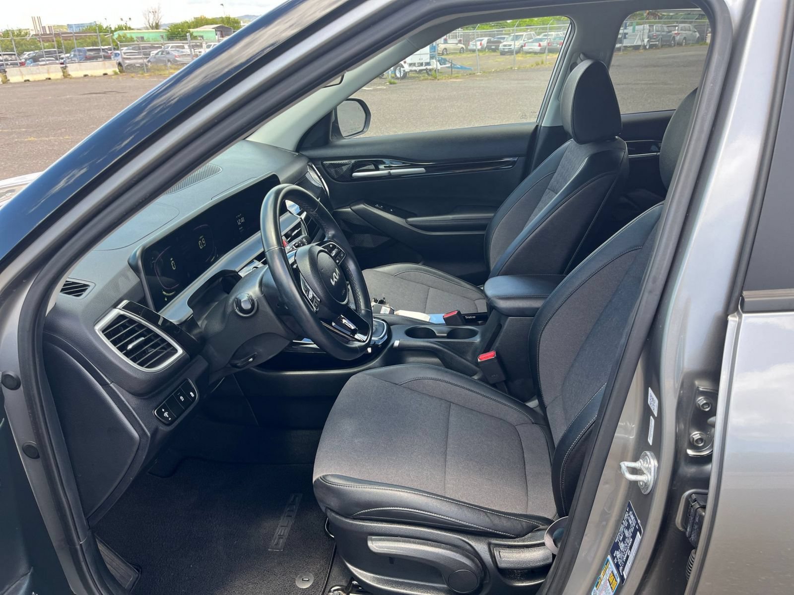 Used 2025 Kia Seltos S FWD image 21