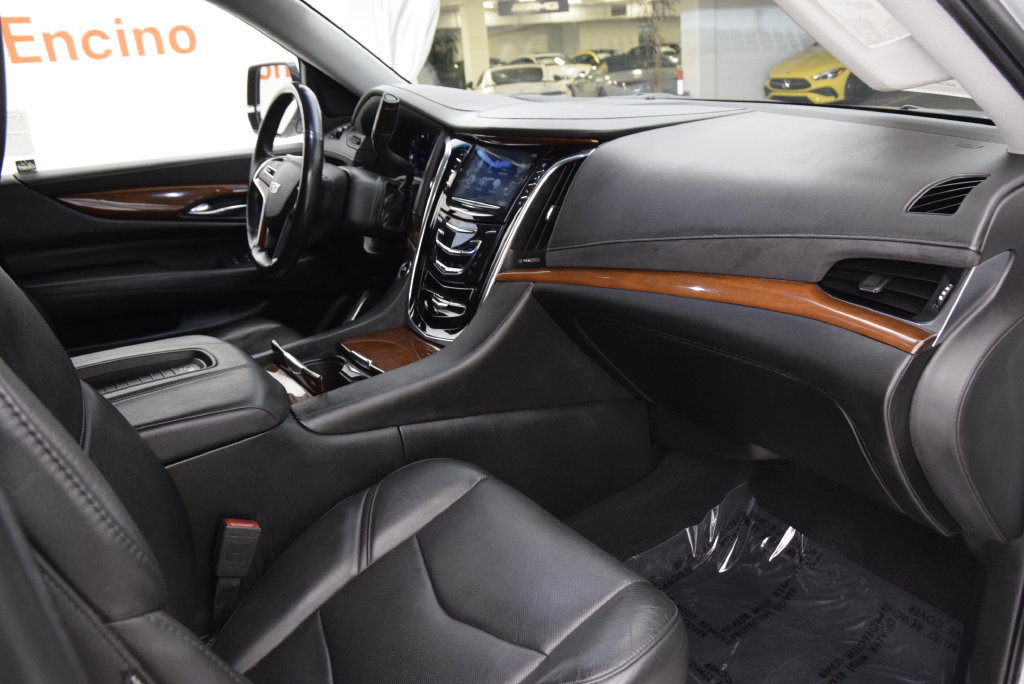Used 2018 Cadillac Escalade ESV Luxury RWD image 13