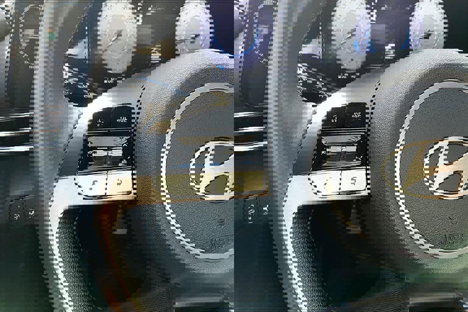 Used 2025 Hyundai Elantra Limited image 22