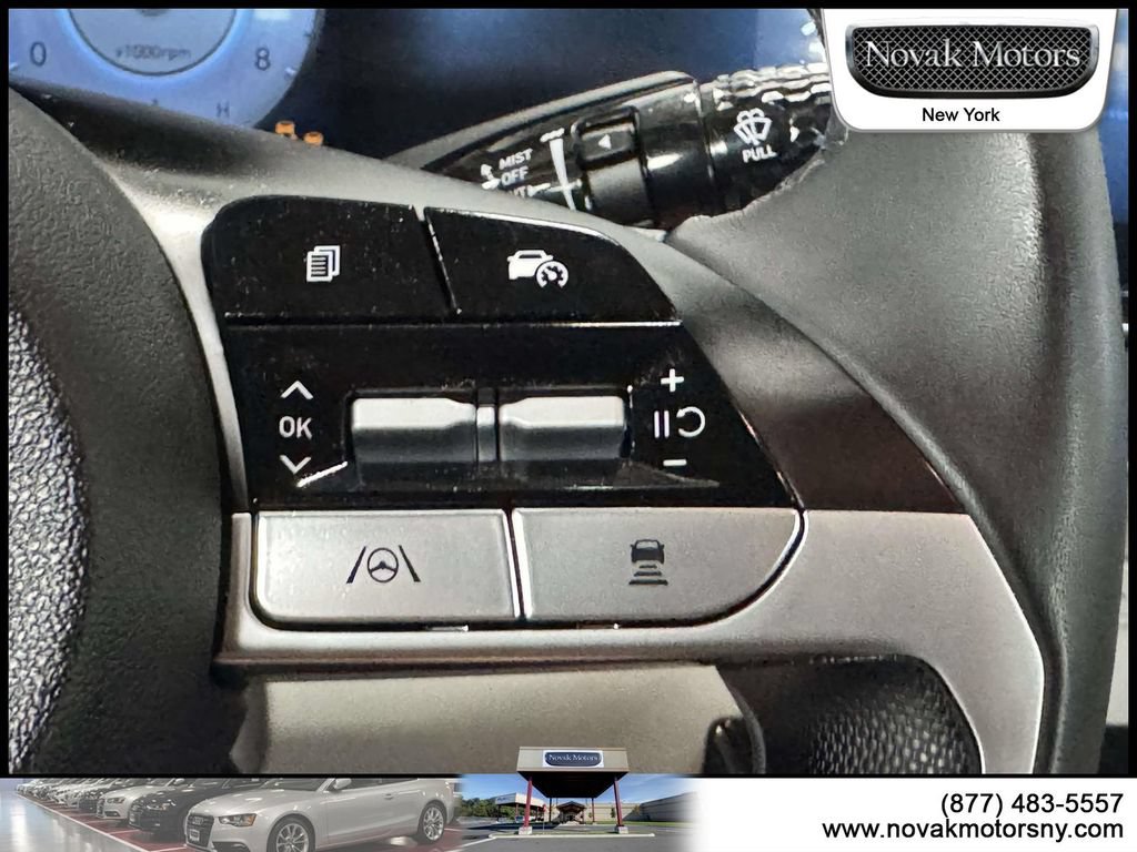 Used 2025 Hyundai Elantra Limited FWD image 14