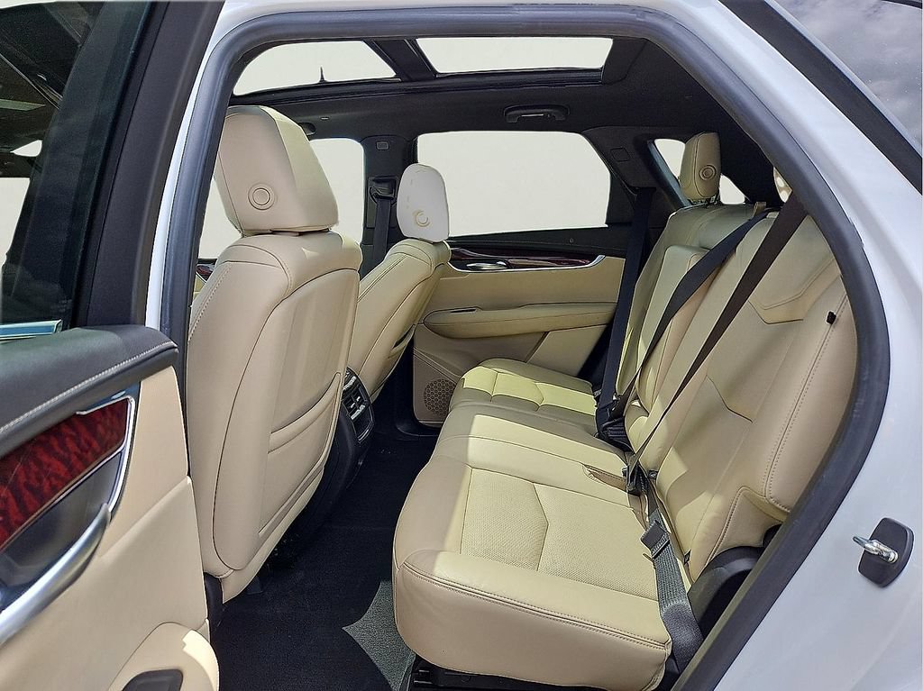 Used 2018 Cadillac XT5 Premium Luxury w/ Driver Assist Package AWD/4WD image 8