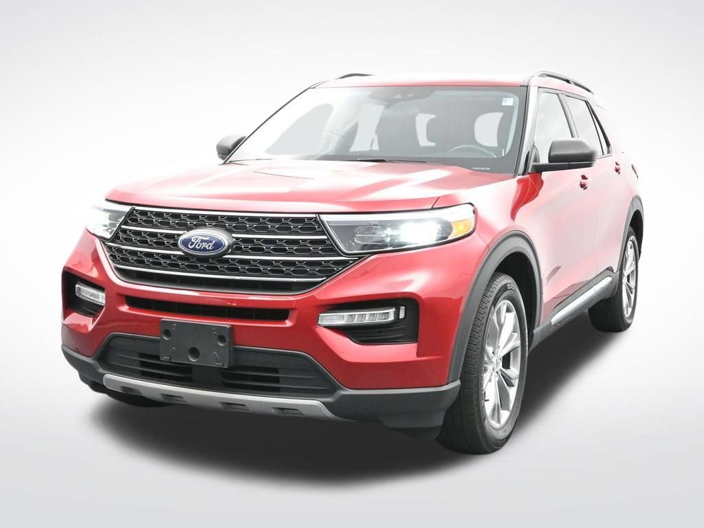 Used 2022 Ford Explorer XLT w/ Equipment Group 202A AWD/4WD image 2