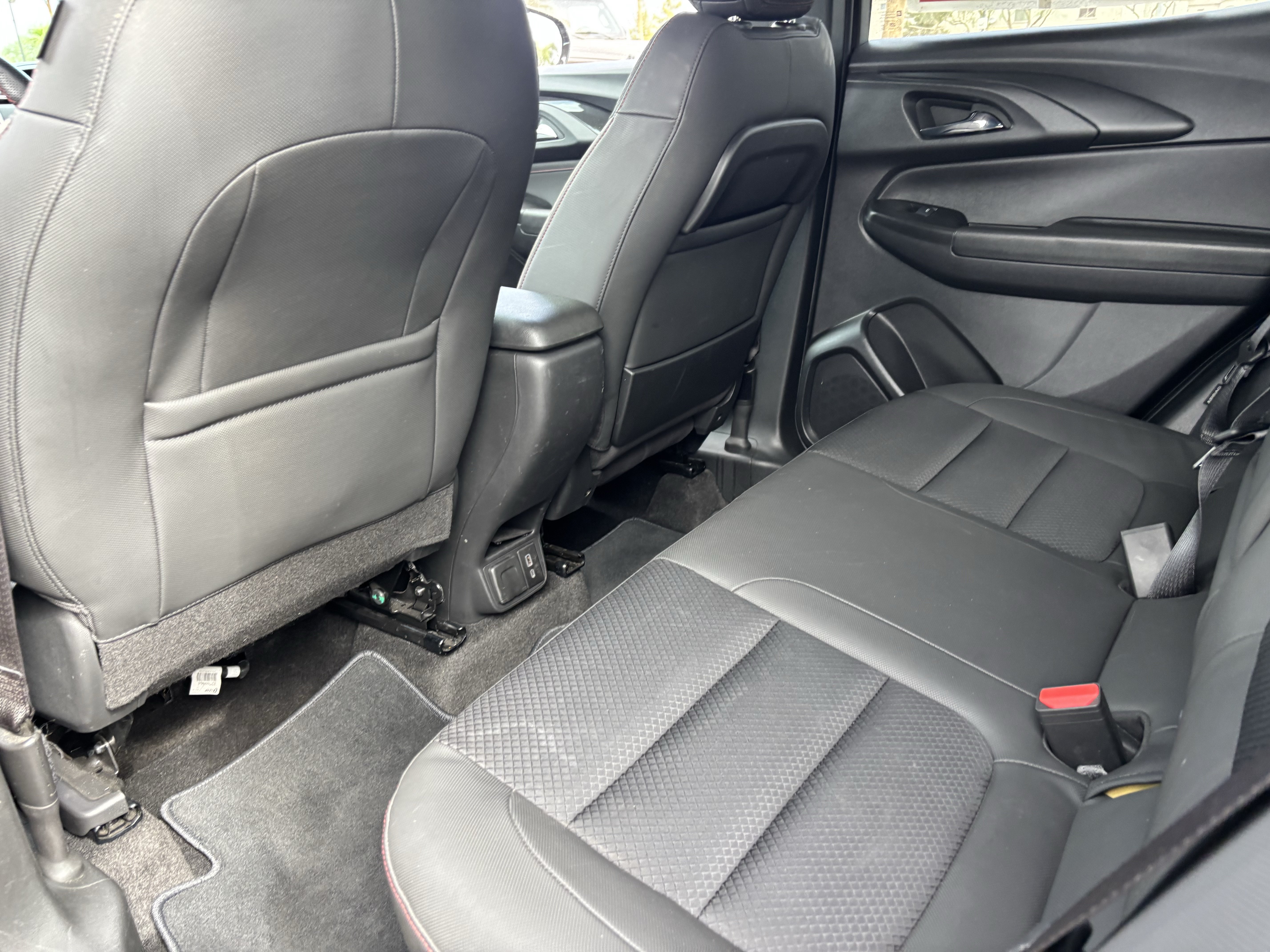 Used 2022 Chevrolet TrailBlazer RS w/ Technology Package FWD image 16